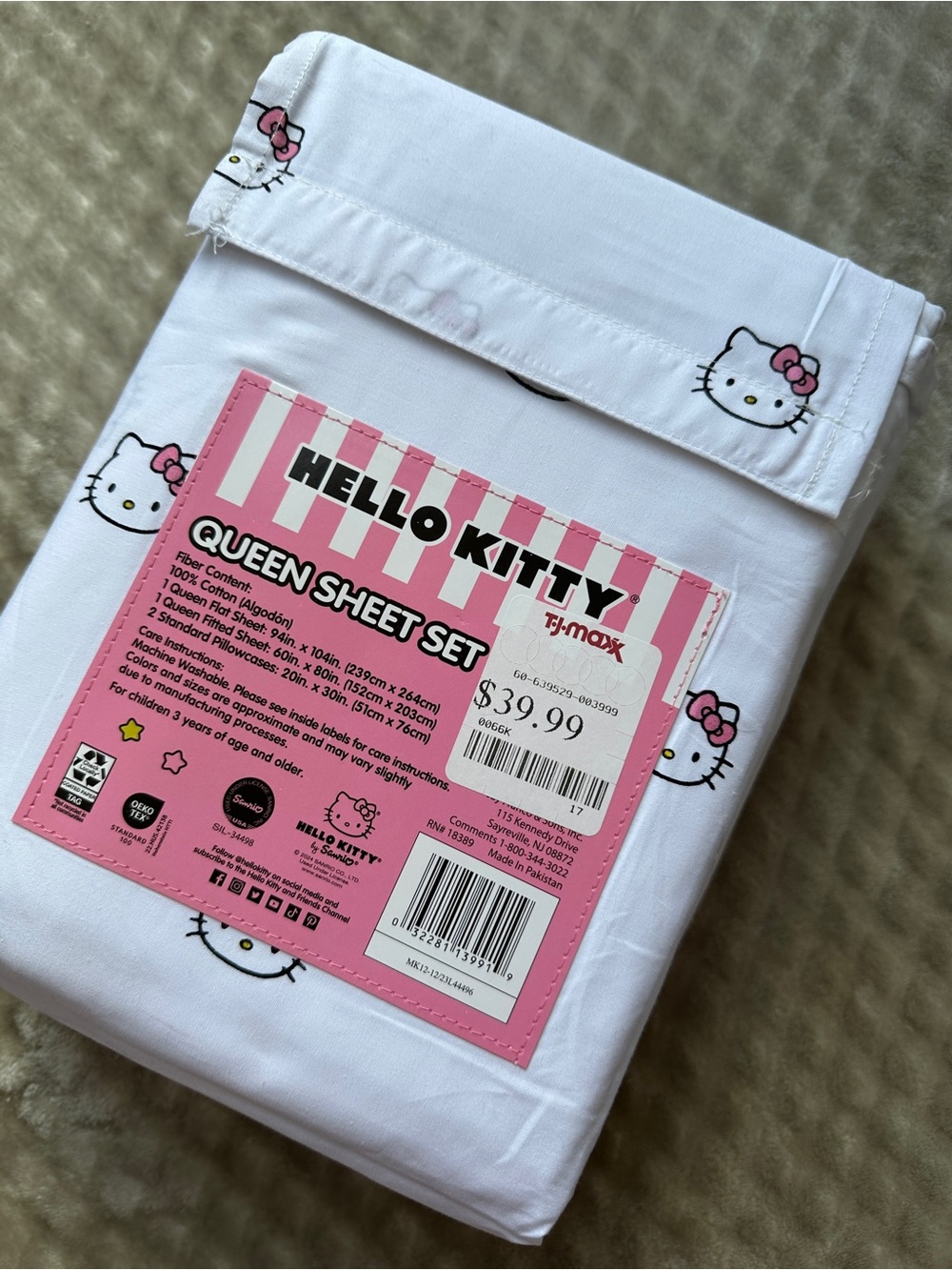 Hello Kitty Queen Sheet Set - Picture 2 of 3